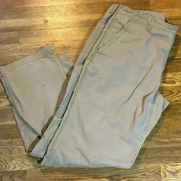 Menβs L.L Bean Khaki Relaxed Fit Cargo Style Pants, 40 x 34 - Picture 1 of 4